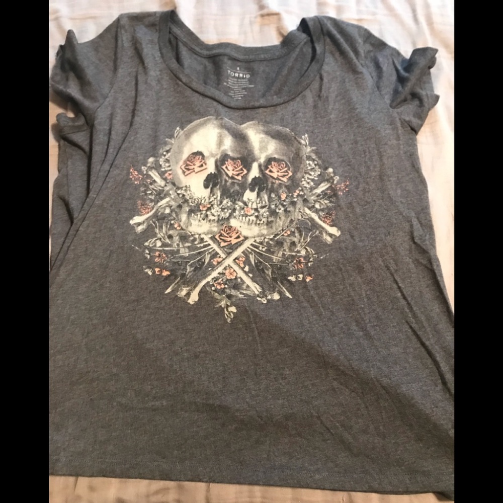 NWOT Torrid Plus 2X 2 Skull & Roses T